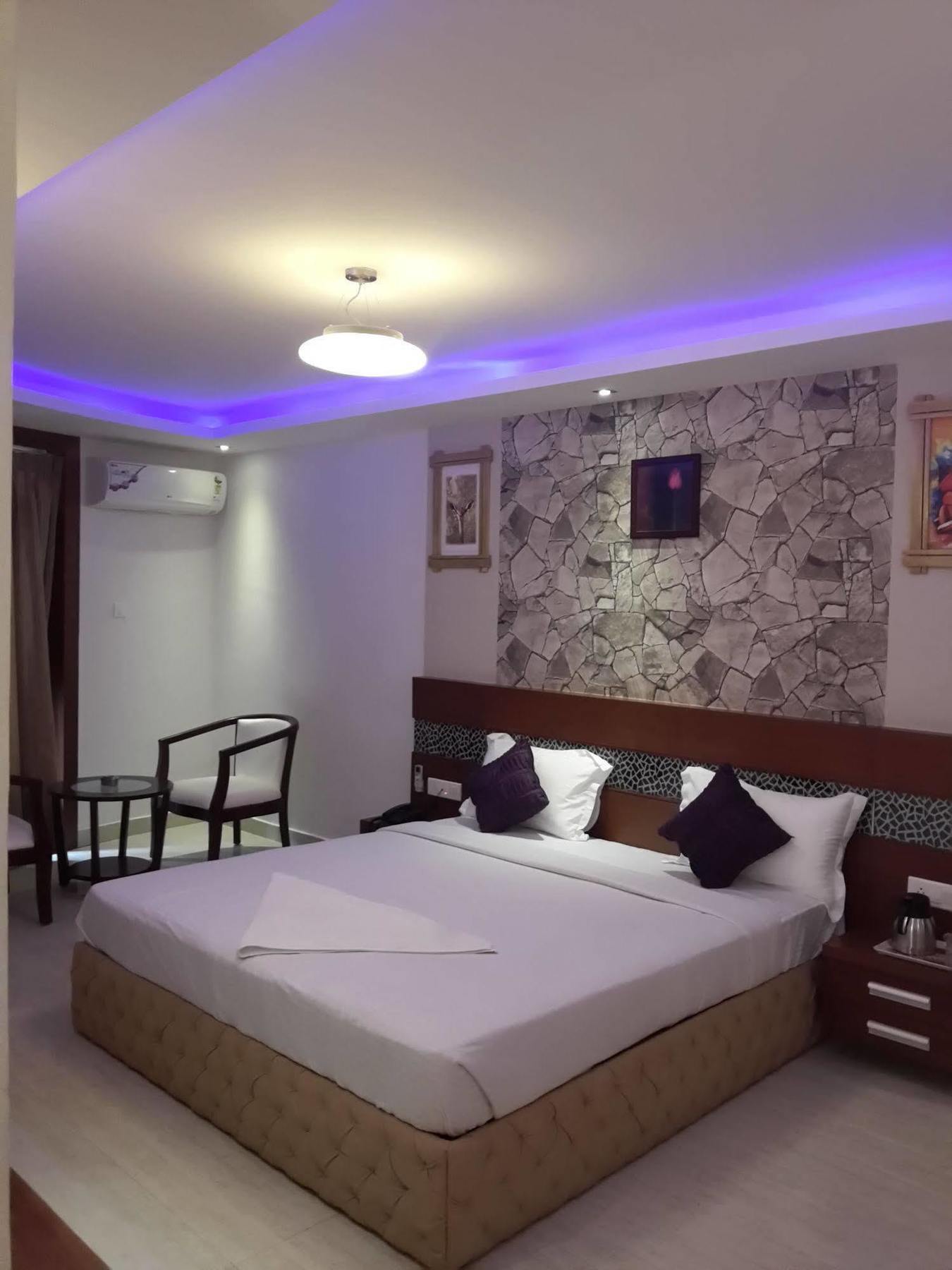 Icon Suites By Bhagini Bangalore Exterior photo